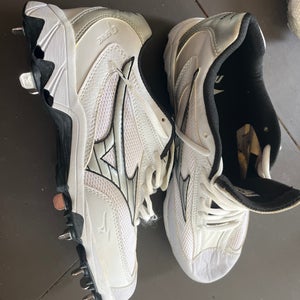 White Men's Size M 9.5 (W 10.5) Adult Mizuno Low Top (Used)