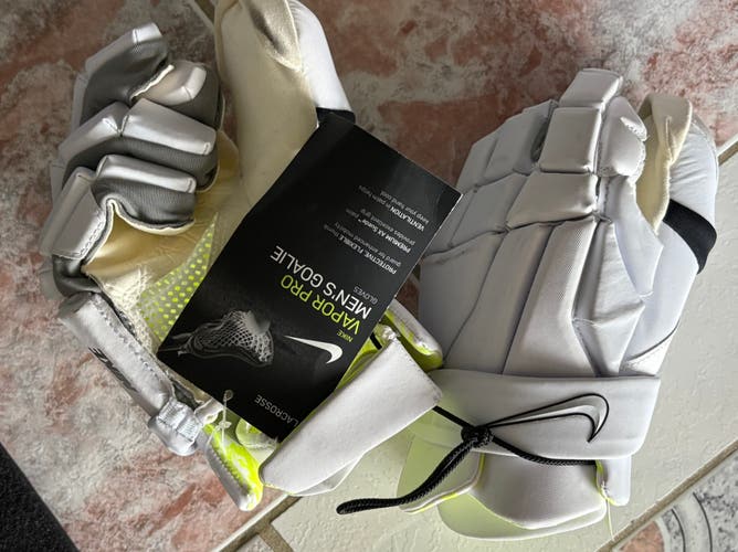 Nike Goalie Gloves (New) lacrosse goalie size xl