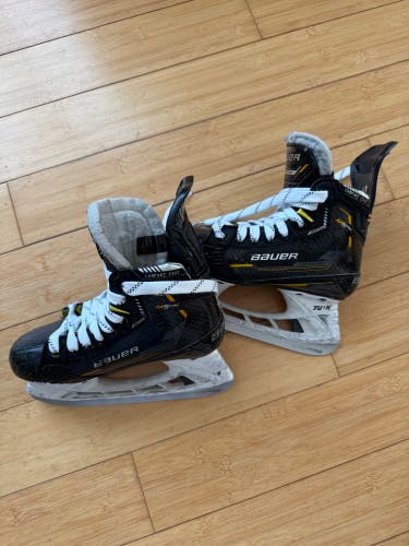 Bauer Supreme M4 Hockey Skates Regular Width Size 2 (Used)