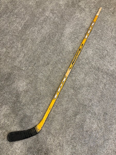 Vintage TPS Response Right Handed Hockey Stick