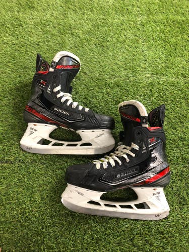 Intermediate Bauer Vapor 2X Hockey Skates Regular Width Size 4.5 (Used)
