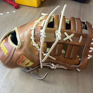 Wilson A2000 RH First Base Softball Glove 12.5" (Used)