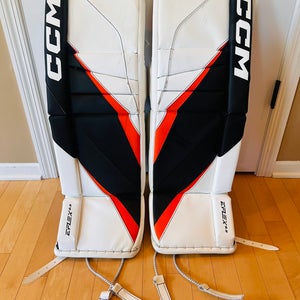 30+1" CCM Eflex 6.5 Goalie Leg Pads (Like New - Used)
