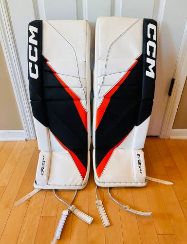 30+1" CCM Eflex 6.5 Goalie Leg Pads (Like New - Used)