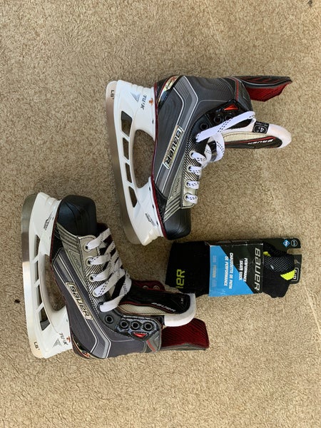 New  INT Bauer Vapor X Shift Hockey Skates Regular Width Size 4.5D