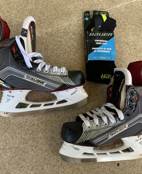 New  INT Bauer Vapor X Shift Hockey Skates Regular Width Size 4.5D