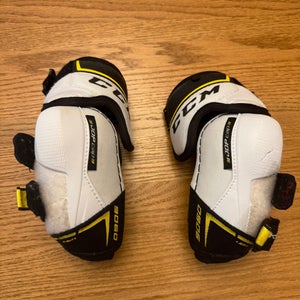 Junior Small CCM Tacks 9060 Elbow Pads (Used)