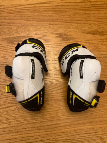 Junior Small CCM Tacks 9060 Elbow Pads (Used)
