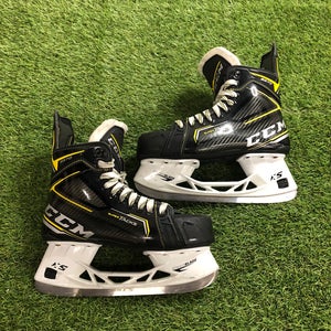 Intermediate CCM Super Tacks 9370 Hockey Skates Regular Width 6 (Used)