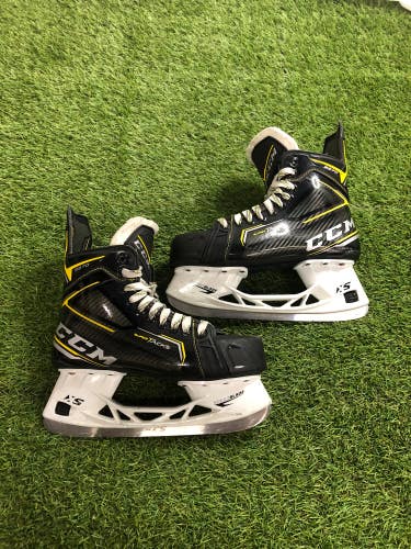 Intermediate CCM Super Tacks 9370 Hockey Skates Regular Width 6 (Used)