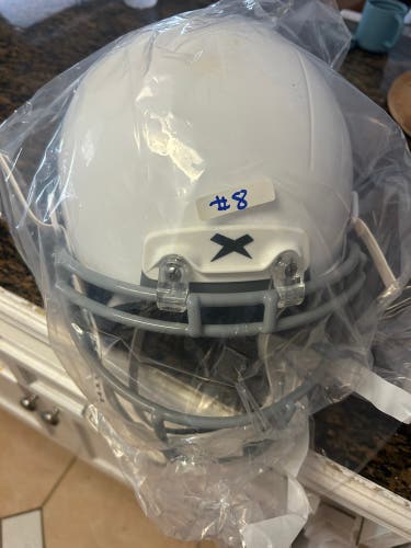 Medium Youth Xenith Helmet (New)