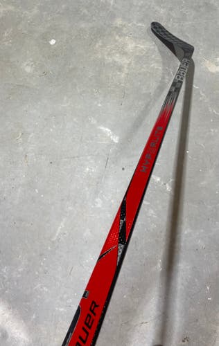 BAUER VAPOR HYPERLITE 2 Pro Stock Hockey Stick Grip P88 82 Flex Left 62160