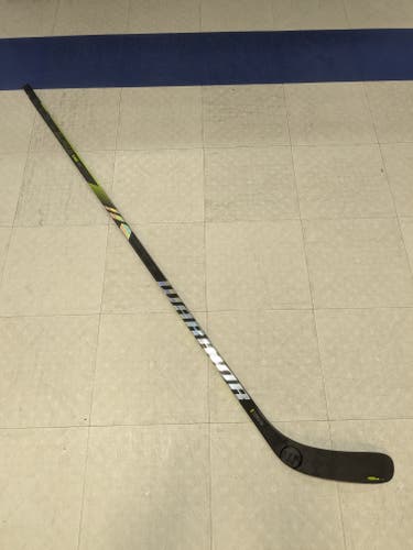 Senior Warrior Alpha LX2 PRO Right Handed Hockey Stick, W88 Curve, 95 Flex (New)