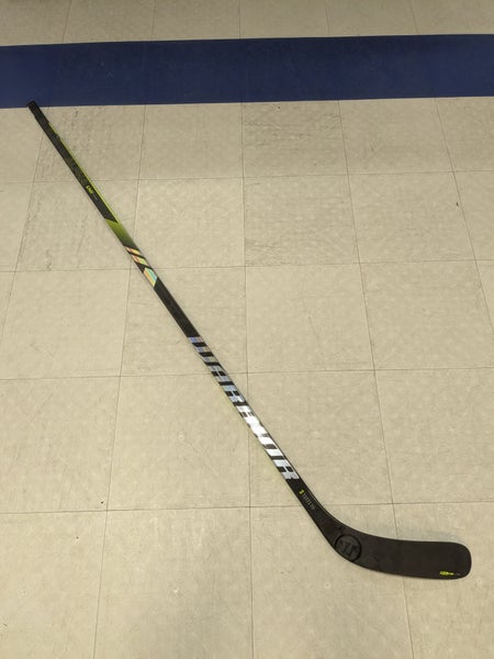 Senior Warrior Alpha LX2 PRO Right Handed Hockey Stick, W88 Curve, 95 Flex (New)