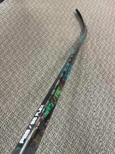 USED ONCE Intermediate Bauer Twitch Right Handed Hockey Stick P28 (Used). 55 Flex
