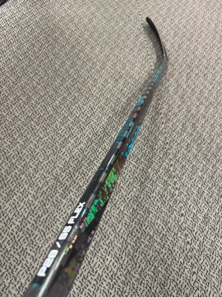 USED ONCE Intermediate Bauer Twitch Right Handed Hockey Stick P28 (Used). 55 Flex