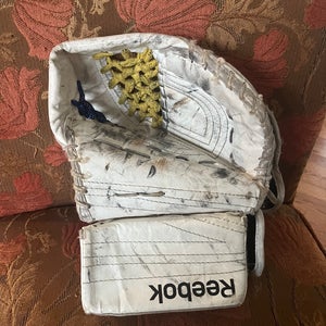 Reebok Regular goalie glove (Used)