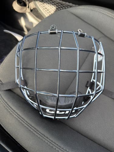 Like New CCM FM580 Facemask full cage Oreo