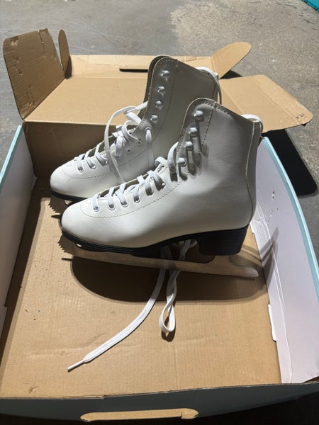American Figure Skates Junior 6 (Used)