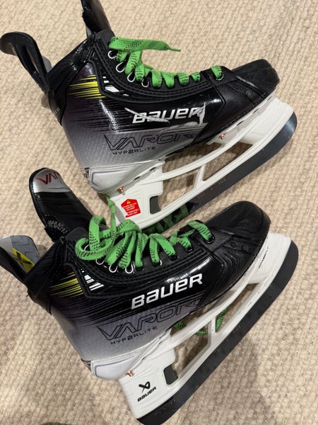 2025 Bauer Vapor Hyperlite 2 Hockey Skates Size 5 (Used)