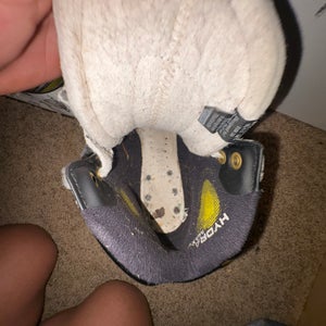 Bauer Supreme S29 Hockey Goalie Skates Size 5.5 (Used)