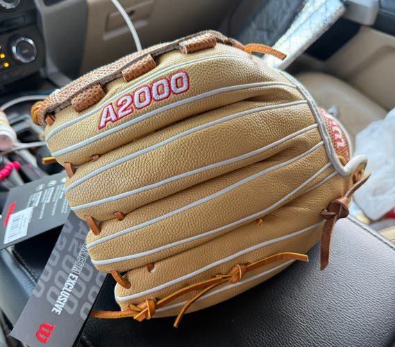 2025 Wilson A2000 RH Softball Glove 12.5" (New)