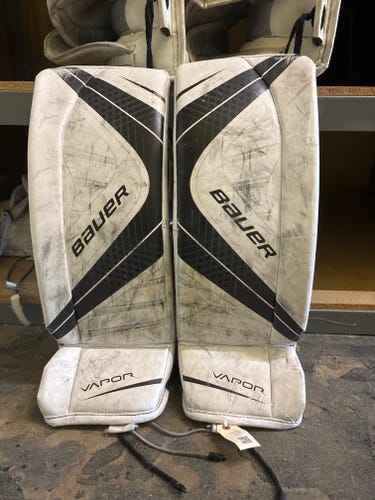 Junior Medium Bauer Vapor X700 Goalie Leg Pads (Used)