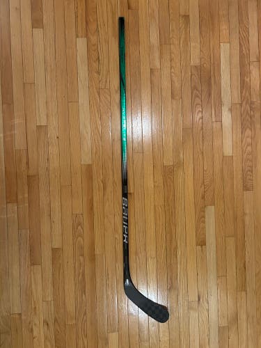 Senior Bauer Vapor Hyperlite Left Hand Hockey Stick P92 (New)