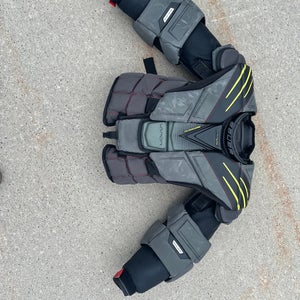 Medium 2022 Bauer Hyperlite Goalie Chest Protector (Used)