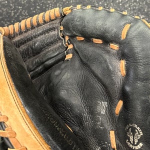 Mizuno RH Catcher's GXC Baseball Glove 32.5" (Used)