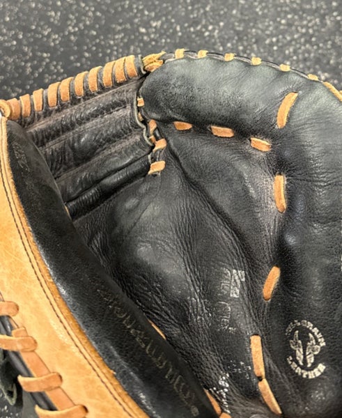 Mizuno RH Catcher's GXC Baseball Glove 32.5" (Used)