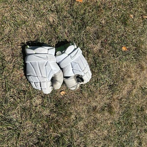 Nike Goalie Gloves 13" (Used)