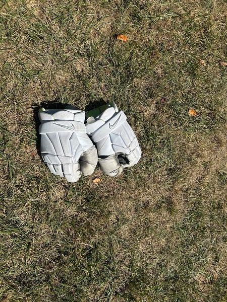 Nike Goalie Gloves 13" (Used)