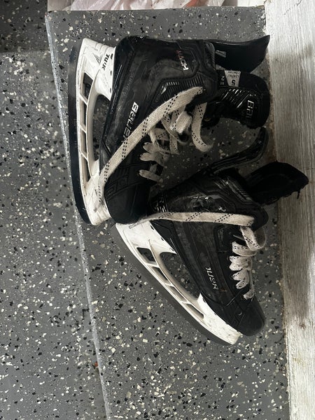 2024 Bauer Supreme Mach Hockey Skates Size 5 (Used)