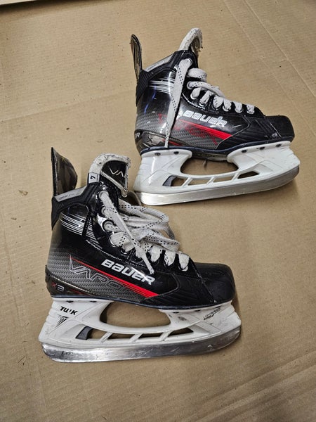 2024 Bauer Vapor X3 Hockey Skates Regular Width Size 4 (Used)