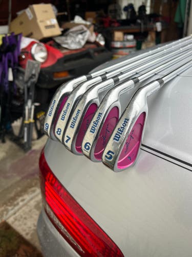 Women's 2019 Wilson Right Handed Iron Set Regular Flex 5 Pieces Graphite/Steel Shaft (Used)