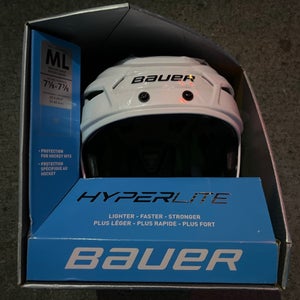 New Bauer Hyperlite Hockey Helmet / Medium/Large