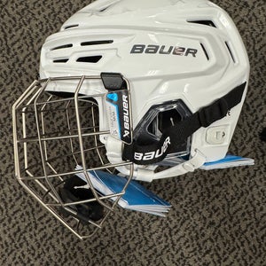 Medium Bauer Re-Akt 155 Helmet (New) combo
