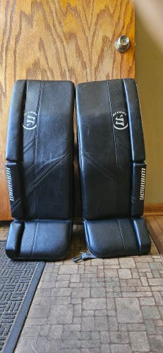 Warrior G5 32" + 1 1/2 Black Goalie Leg Pads (Used)