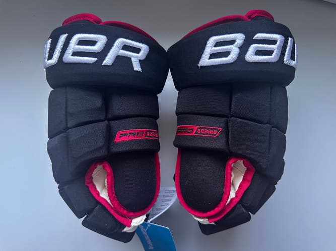 Patrick Kane Bauer Pro Series Gloves 14" Pro Stock (New)