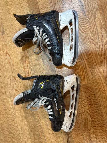 Bauer Supreme M5 Pro Hockey Skates Regular Width   6 (Used)