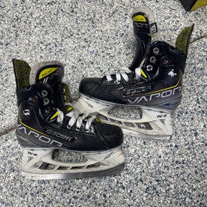 Bauer Vapor 3X Hockey Skates Regular Width Size 1.5 (Used)