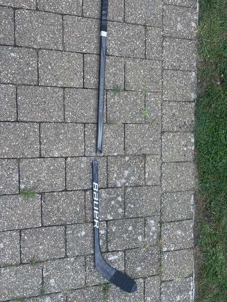 ****Broken***** 
Senior Bauer Vapor Hyperlite 2 Left Hand Hockey Stick P28 Pro Stock