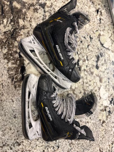 Bauer Supreme M5 Pro Hockey Skates  Size 5 (Used)