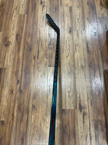 Lightly Used Senior CCM Vizion Left Hand Hockey Stick P28 (Used)