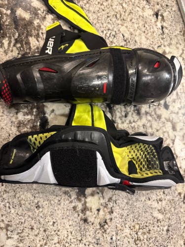 Junior Bauer Vapor Hyperlite 12" Shin Pads (Used)