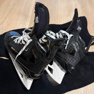 Bauer Supreme Mach Hockey Skates Size 5 (Used)