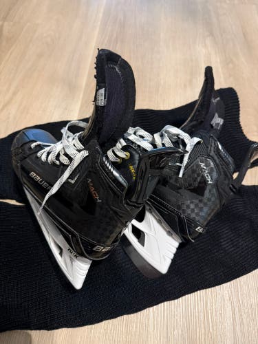 Bauer Supreme Mach Hockey Skates Size 5 (Used)