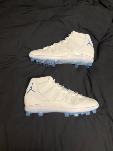 White Men's Size 13.0 (W 14.0) Adult Air Jordan Molded Cleats Cleats (New)