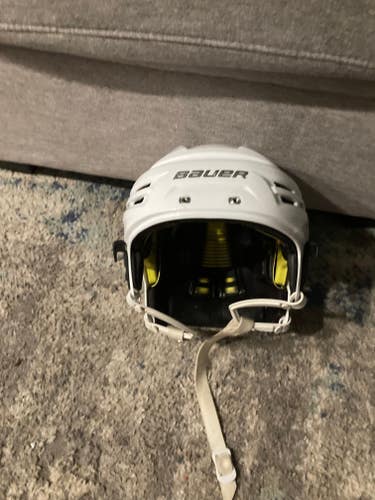 Medium Bauer Re-Akt Helmet (Used)